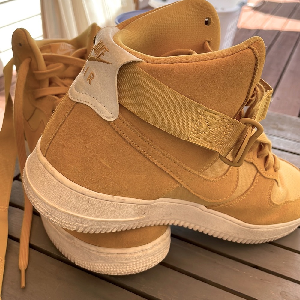 2018 Air Force 1 High Suede “Yellow Ochre”